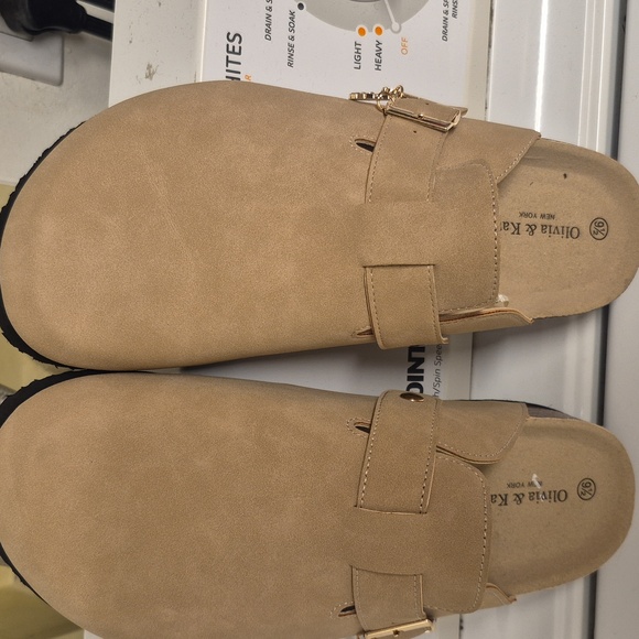 Olivia & Kate Clogs (91/2) Nwt - Picture 4 of 9